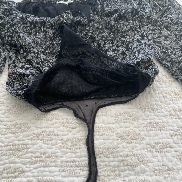 Abercrombie and Fitch Off the Shoulder Body Suit - Picture 6 of 16